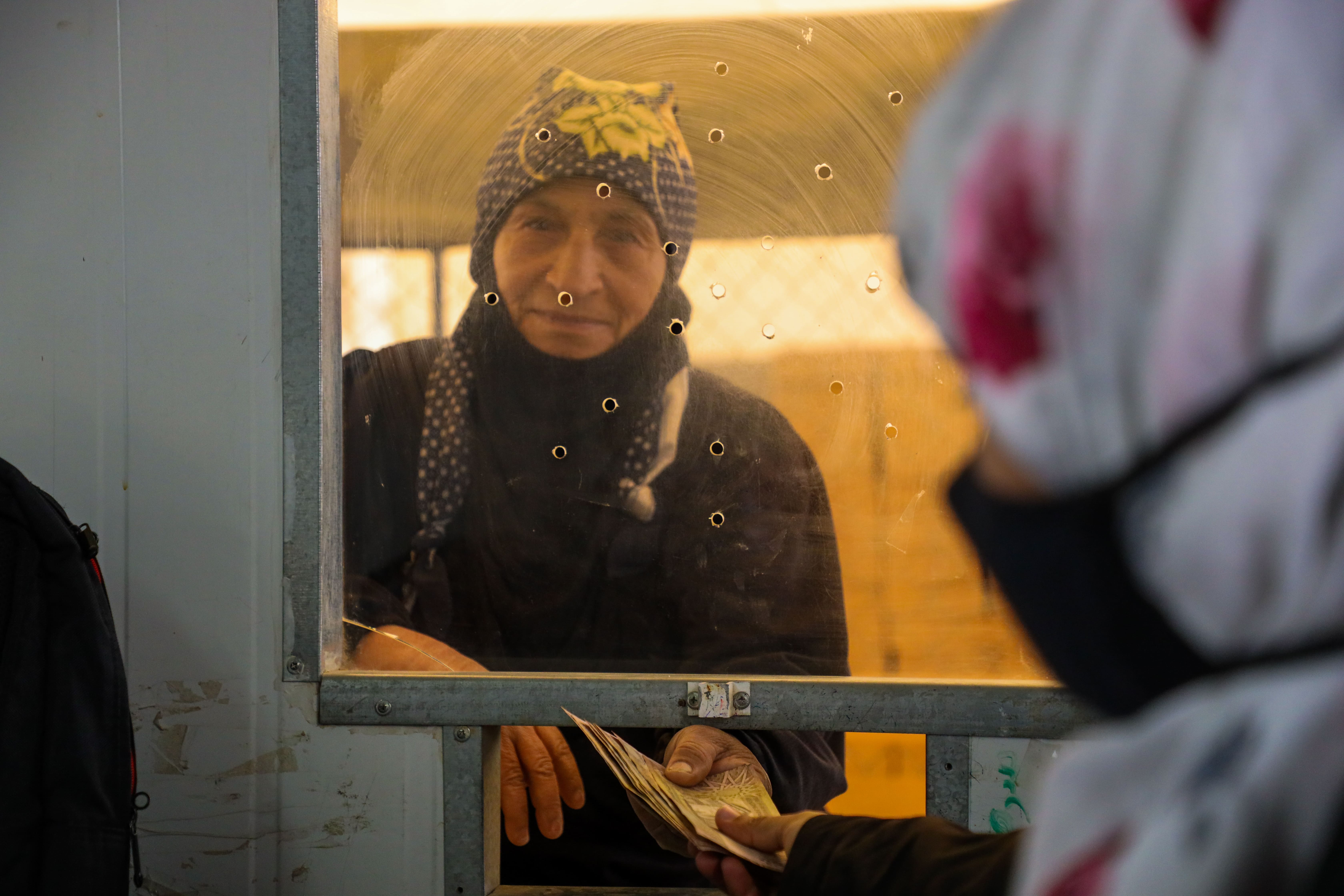 Fandia receives winter cash assistance from UNHCR at Za’atari Camp.
