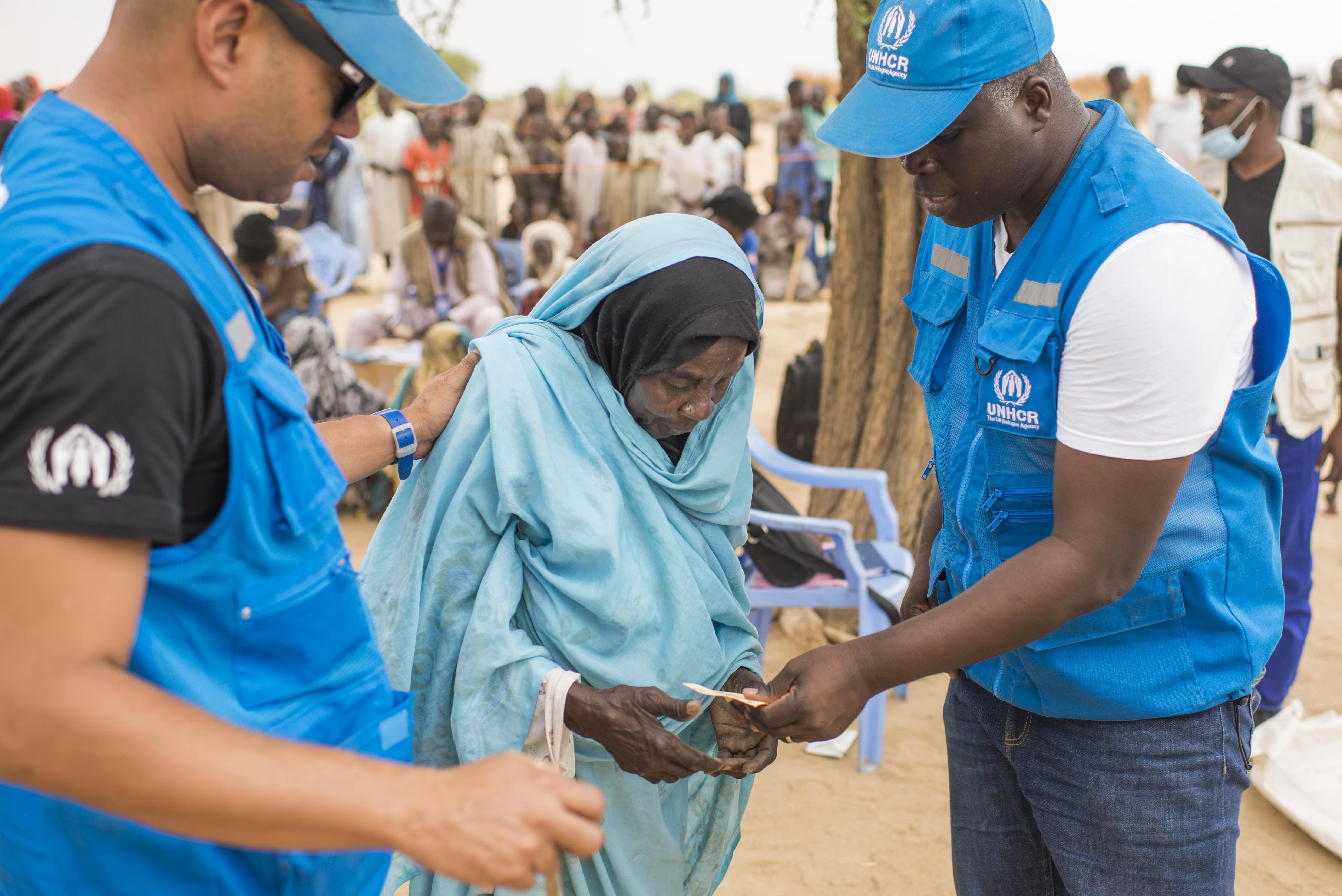 Newly arrived Sudanese refugee, Khadija, 72, receives a UNHCR relief kit at the Madjigilta site in Chad's Ouaddaï region, on the border with Sudan. 