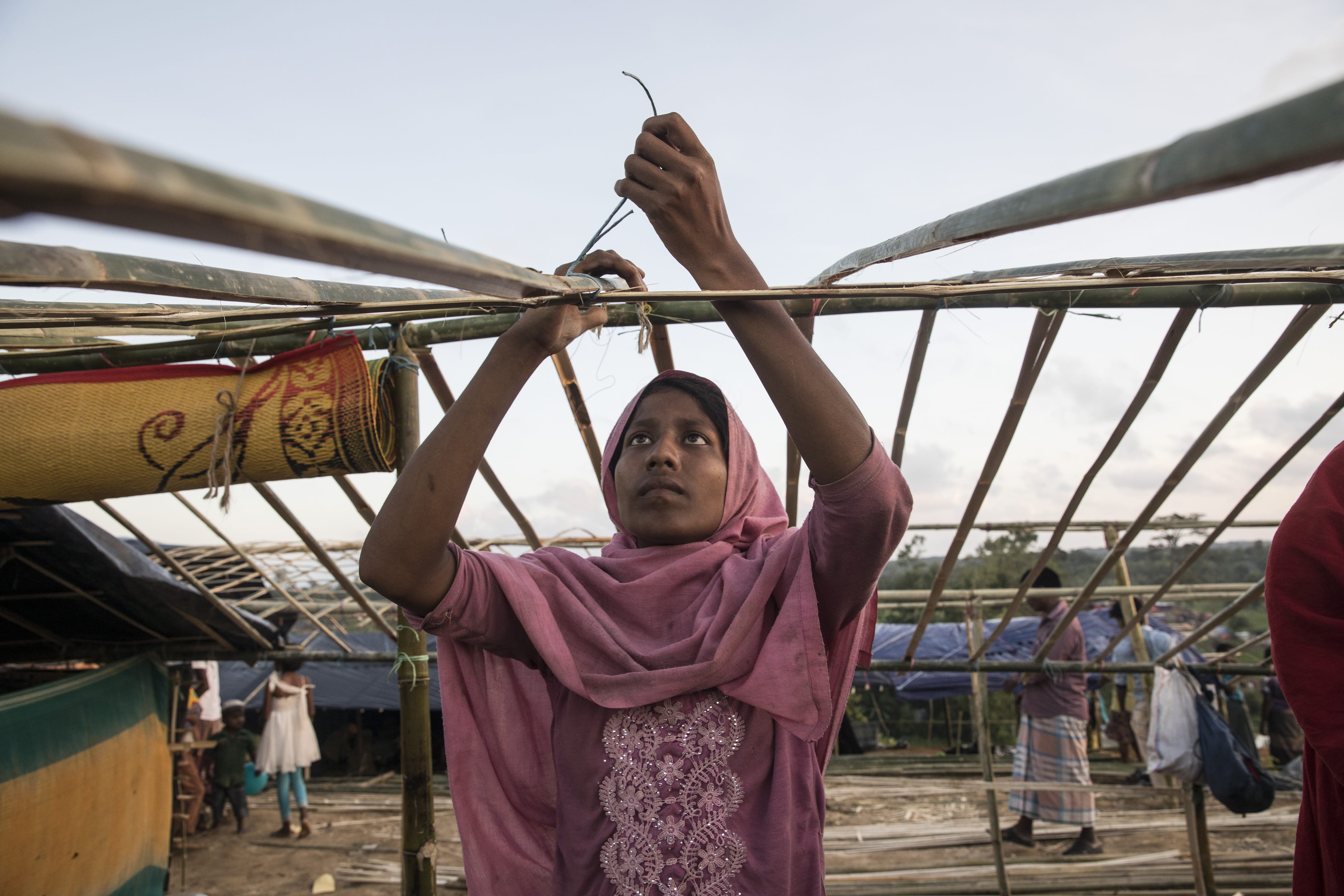 A newly arrived Rohingya refugee builds a shelter in Thainkhali camp in Bangladesh using materials provided by UNHCR. 