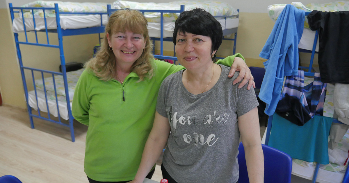 Antonina and Natasha at a hostel for Ukrainian refugees in Prešov, Slovakia. © UNHCR/Balazs Horvath